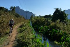 20120116-152017_laos